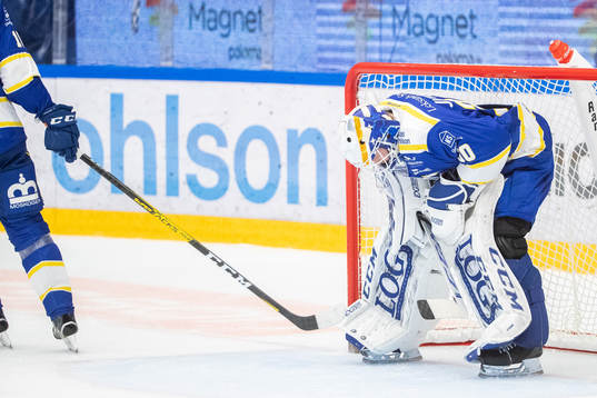 Leksands målvakt Janne Juvonen deppar