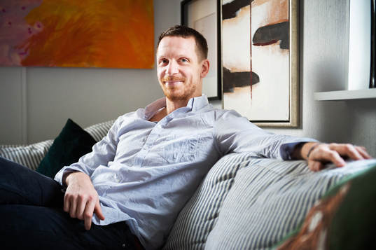 Handbollsmålvakten Dan Beutler, fotograferad hemma i sitt