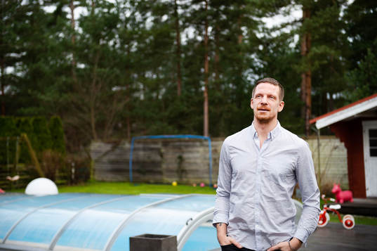 Handbollsmålvakten Dan Beutler, fotograferad hemma i sitt