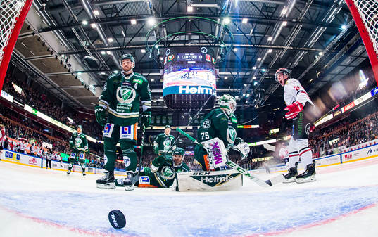 Färjestads Jonathon Blum, Martin Johansson och målvakt