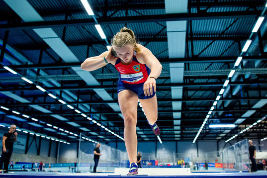 Lotta Flatum Fallingen of Norway competes to win women’s