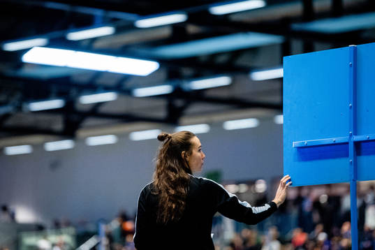 Lene Retzius of Norway as a volunteer in the women’s pole