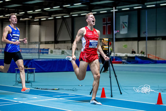 Fredrik Øvereng of Norway celebrates winning the men's 400