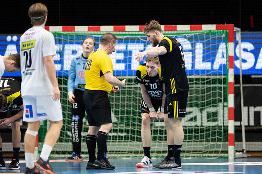 Sävehofs William Bogojevic reagerar mot domaren