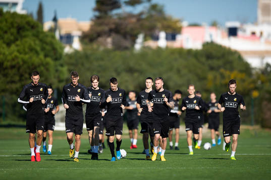 Häckens spelare värmer upp