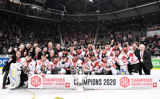 Players of Frölunda celebrate