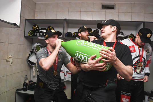 Anders Grönlund of Frölunda celebrates