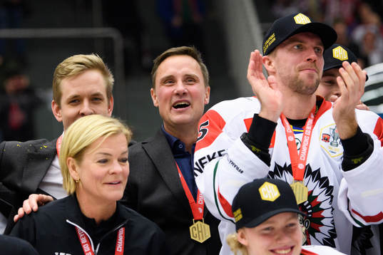 Head coach Roger Rönnberg celebrates