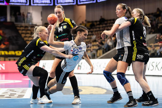 Sävehofs Hanna Örtorp och GT Söders Flavia Johansson