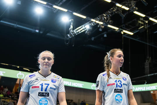 GT Söders Linnéa Öhrnell och Moa Marklund deppar