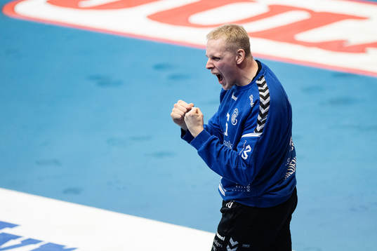 Guifs målvakt Mattias Hildenborg  jublar