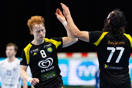 Sävehofs Gustaf Wedberg jublar med Pouya Norouzi