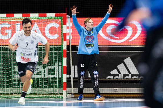 Sävehofs målvakt Simon Möller jublar