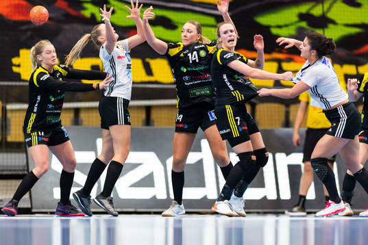 Sävehofs Nina Dano, Linnea Pettersson ochThess Krönell