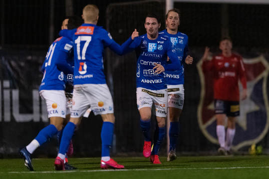 Norrbys Rasmus Örqvist jublar med lagkamrater