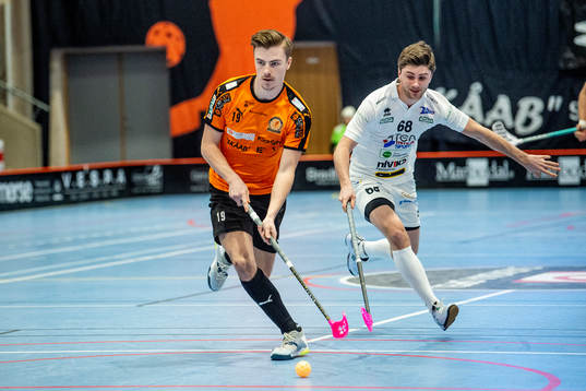 Höllvikens Linus Bergström mot Växjös Simon Zetterling