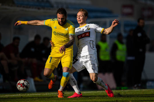 Tigran Barseghyan of Astana and Adam Andersson of Häcken