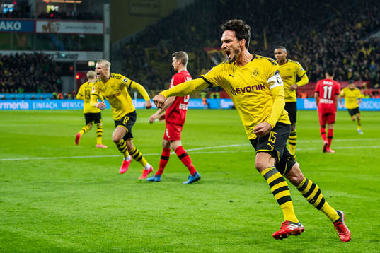 Mats Hummels of Borussia Dortmund celebrates