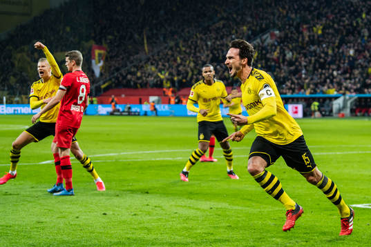 Mats Hummels of Borussia Dortmund celebrates