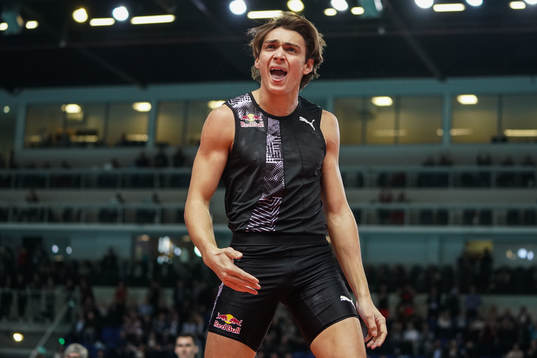 Armand Duplantis celebrates