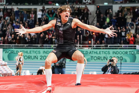 Armand Duplantis celebrates