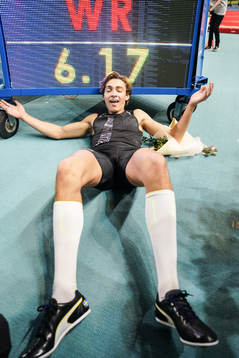 Armand Duplantis celebrates