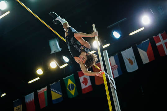 Armand Duplantis compete in the men’s pole vault