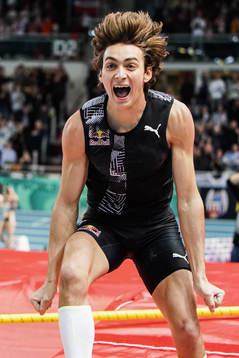 Armand Duplantis celebrates