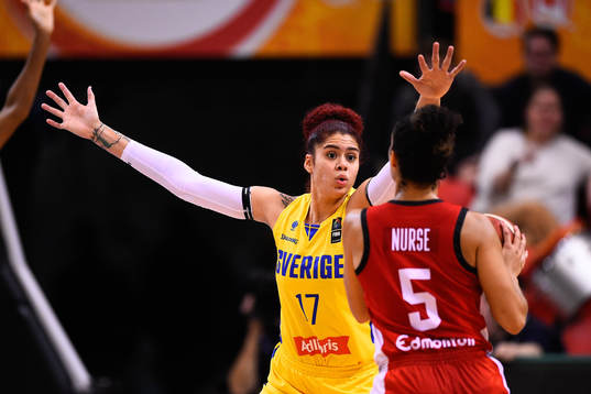 Amanda Zahui of Sweden
