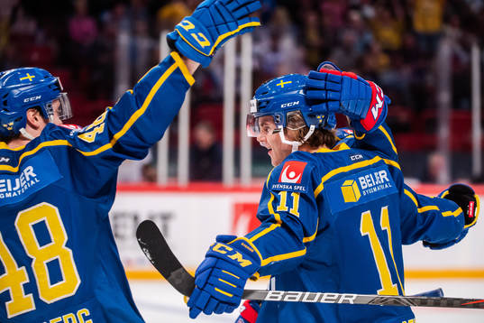 Samuel Fagemo of Sweden celebrate with teammates