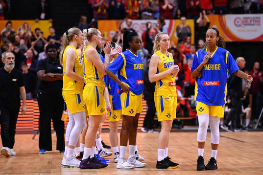 Players of Sweden looks dejected