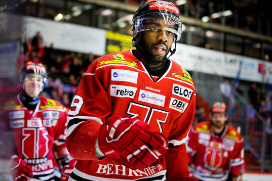 Örebros Daniel Muzito Bagenda jublar