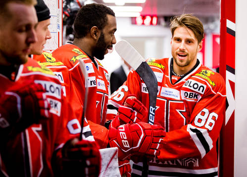 Örebros Mathias Bromé går ut ur omklädningsrummet