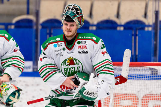 Rögles målvakt Christoffer Rifalk jublar