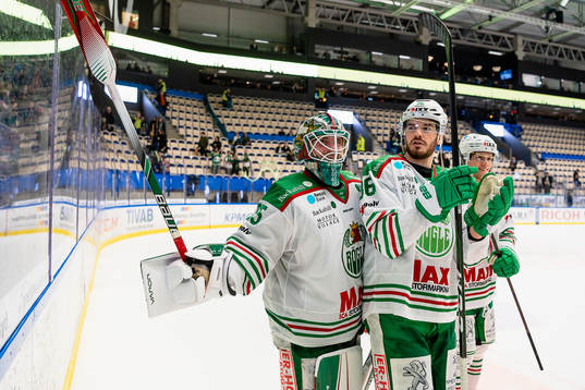 Rögles målvakt Christoffer Rifalk och Eric Gelinas jublar