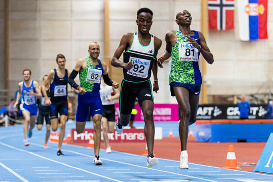 Suldan Hassan, Ullevi FI (vänster) i herrarnas 1500 meter