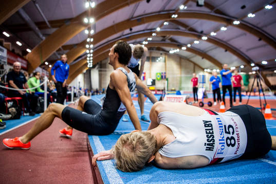 Elmar Engholm, Hässelby SK ligger ned på marken