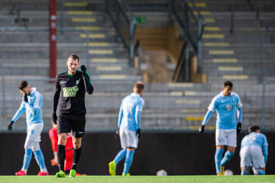 Varbergs Albert Ejupi reagerar