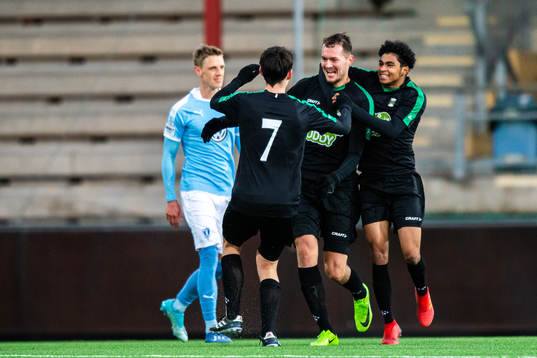 Varbergs Albert Ejupi jublar