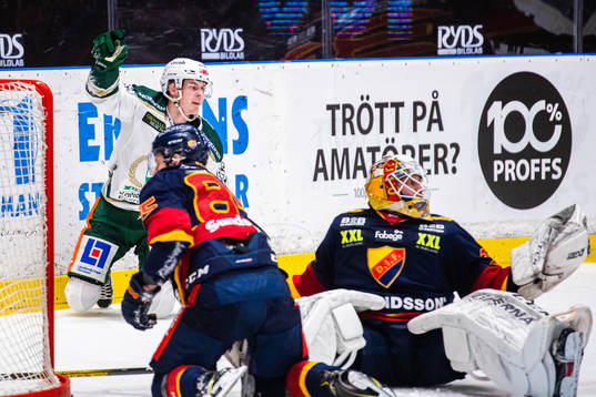 Färjestads Carl Jakobsson jublar