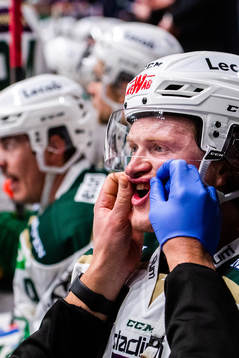 Färjestads Linus Arnesson får vård