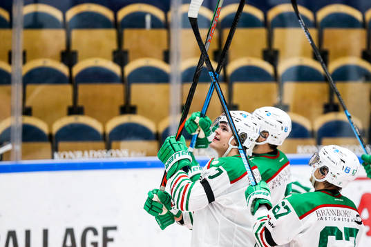Rögles spelare jublar