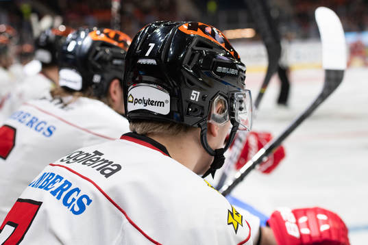 Erik Norén och resten av Örebro-spelarna bär nummer 51