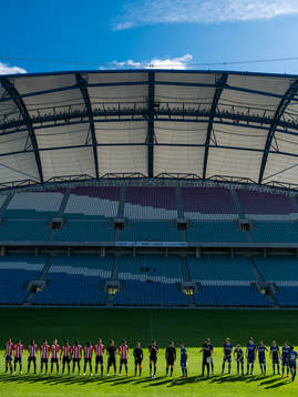 The teams line up