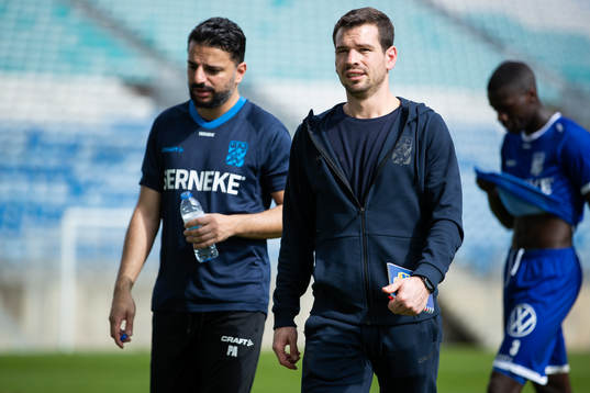 Head coach Poya Asbaghi and assistant coach Ferran Sibila