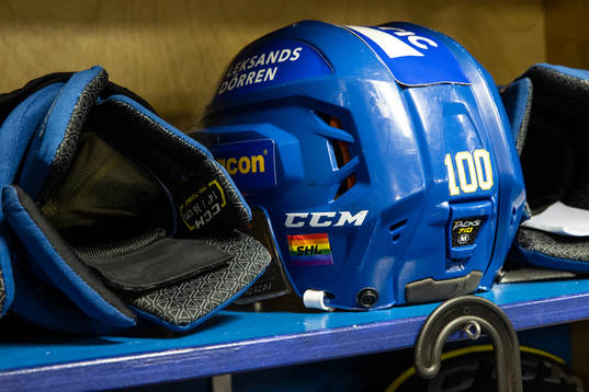 Leksands Martin Karlssons hjälm innan ishockeymatchen i