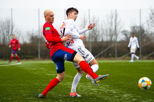 Tvååkers Viktor Nilsson och Örgrytes Kevin Ackermann