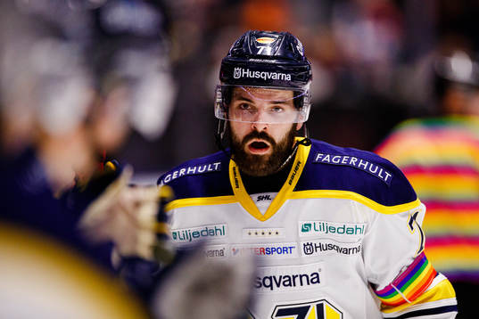 s Linus Fröberg jublar