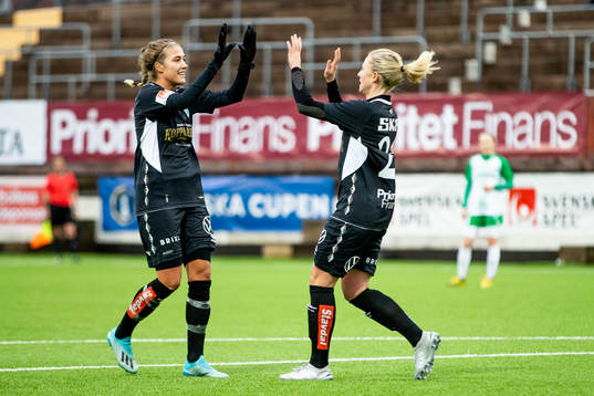 Göteborgs Filippa Angeldal och Rebecka Blomqvist jublar
