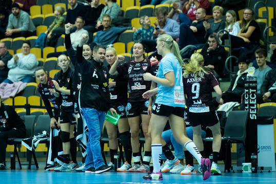 Lugis tränare Kenneth Andersson jublar framför H65